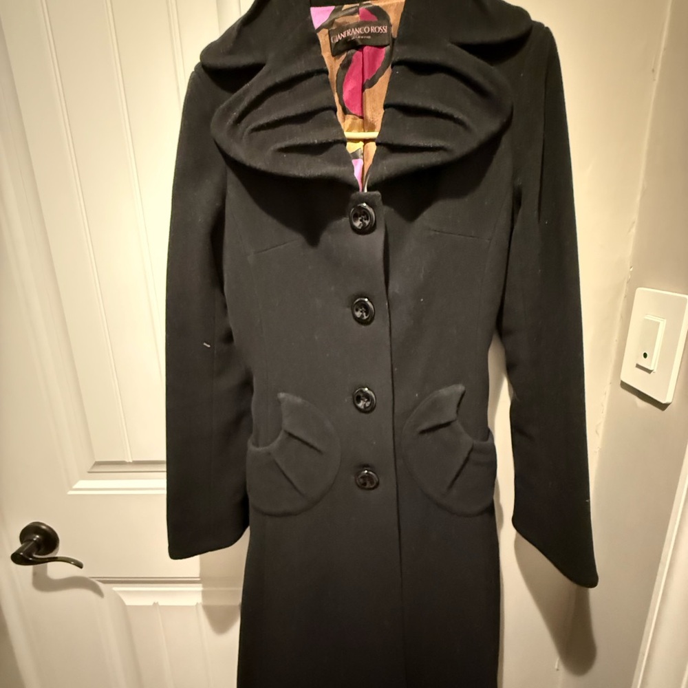 Luxurious Black Trench Coat with Unique Collar